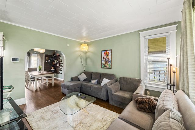 923 Virginia Avenue, Des Moines, IA 50315