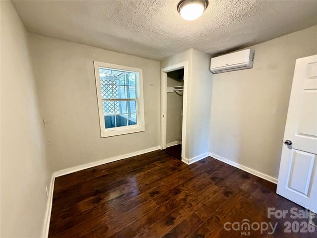 6 Leita Lane, Asheville, NC 28806