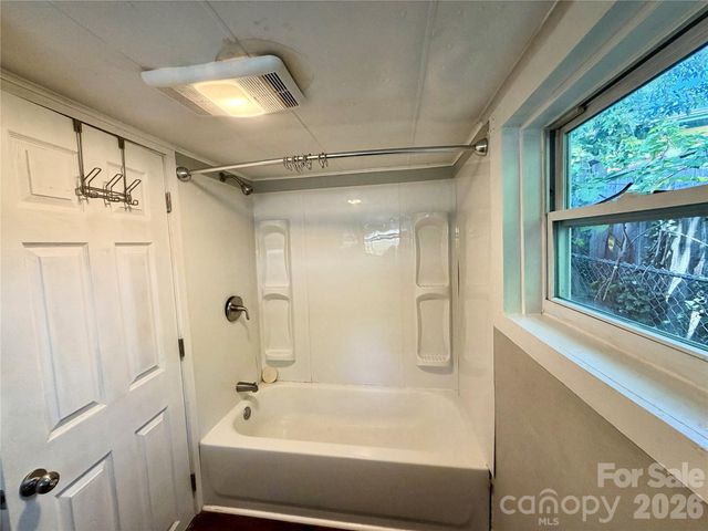 6 Leita Lane, Asheville, NC 28806