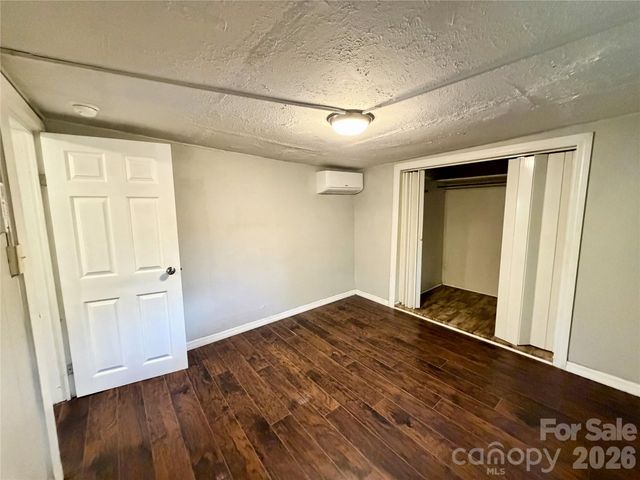 6 Leita Lane, Asheville, NC 28806