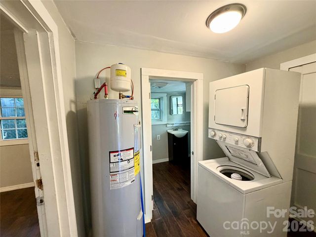 6 Leita Lane, Asheville, NC 28806