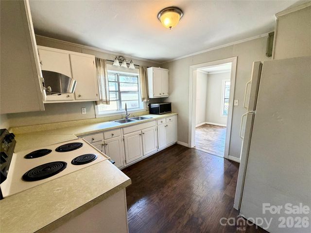 6 Leita Lane, Asheville, NC 28806