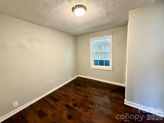 6 Leita Lane, Asheville, NC 28806