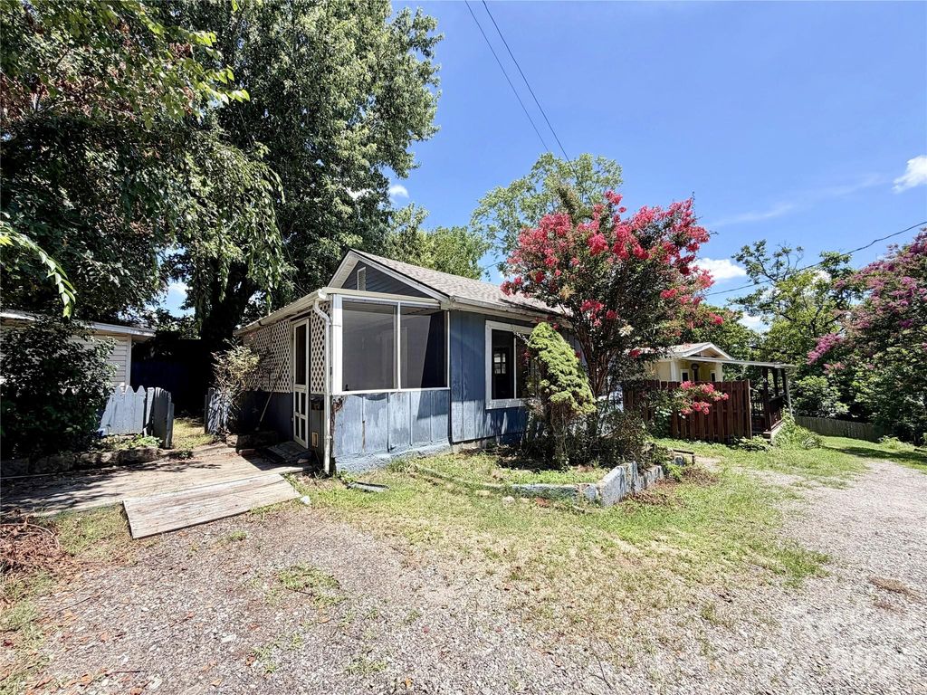 6 Leita Lane, Asheville, NC 28806
