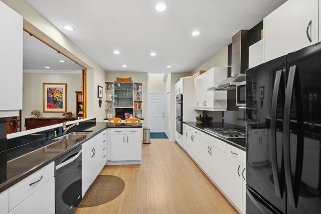 1518 N North Park Street, Chicago, IL 60610