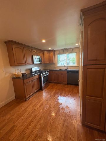 35 Lindbergh Lane, New City, NY 10956