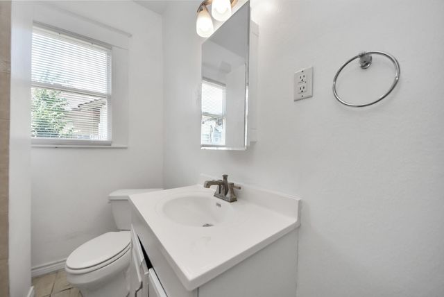 6 Jenkins Street, Houston, TX 77003