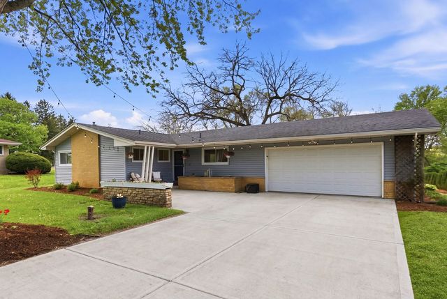 11N980 Almora Terrace, Elgin, IL 60124