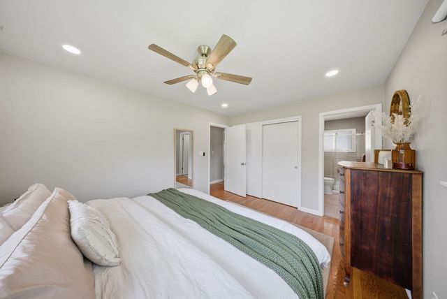 11N980 Almora Terrace, Elgin, IL 60124