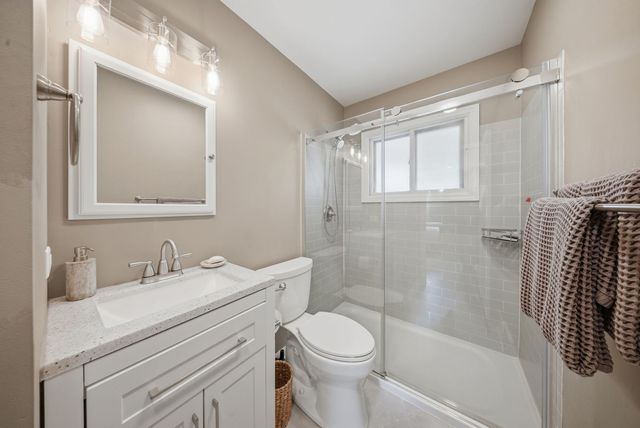 11N980 Almora Terrace, Elgin, IL 60124