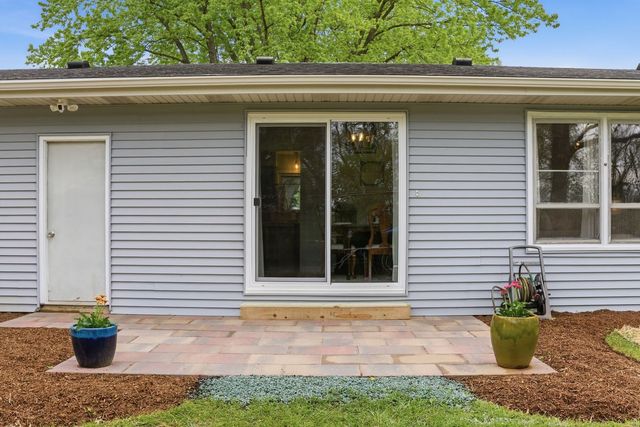 11N980 Almora Terrace, Elgin, IL 60124