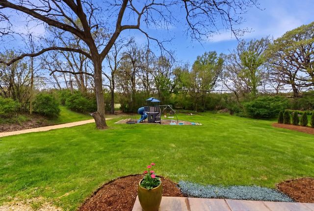 11N980 Almora Terrace, Elgin, IL 60124