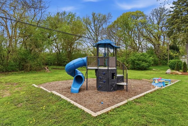 11N980 Almora Terrace, Elgin, IL 60124