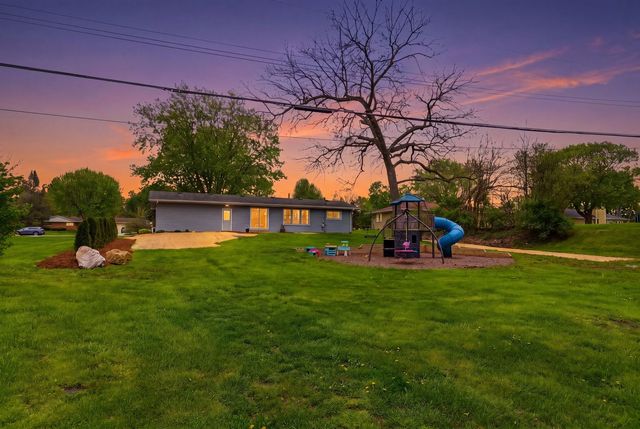 11N980 Almora Terrace, Elgin, IL 60124