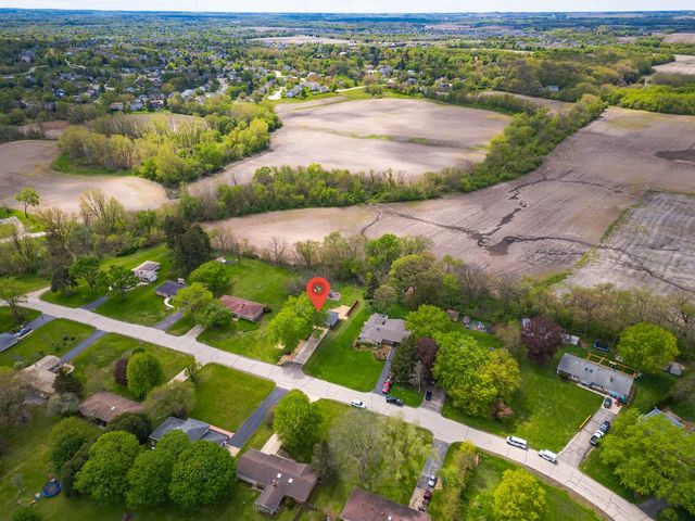 11N980 Almora Terrace, Elgin, IL 60124