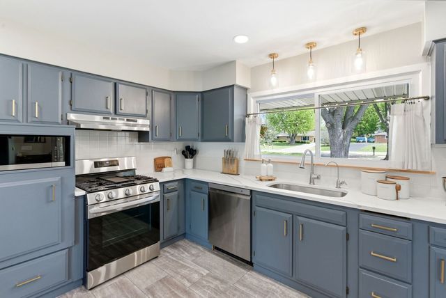 11N980 Almora Terrace, Elgin, IL 60124