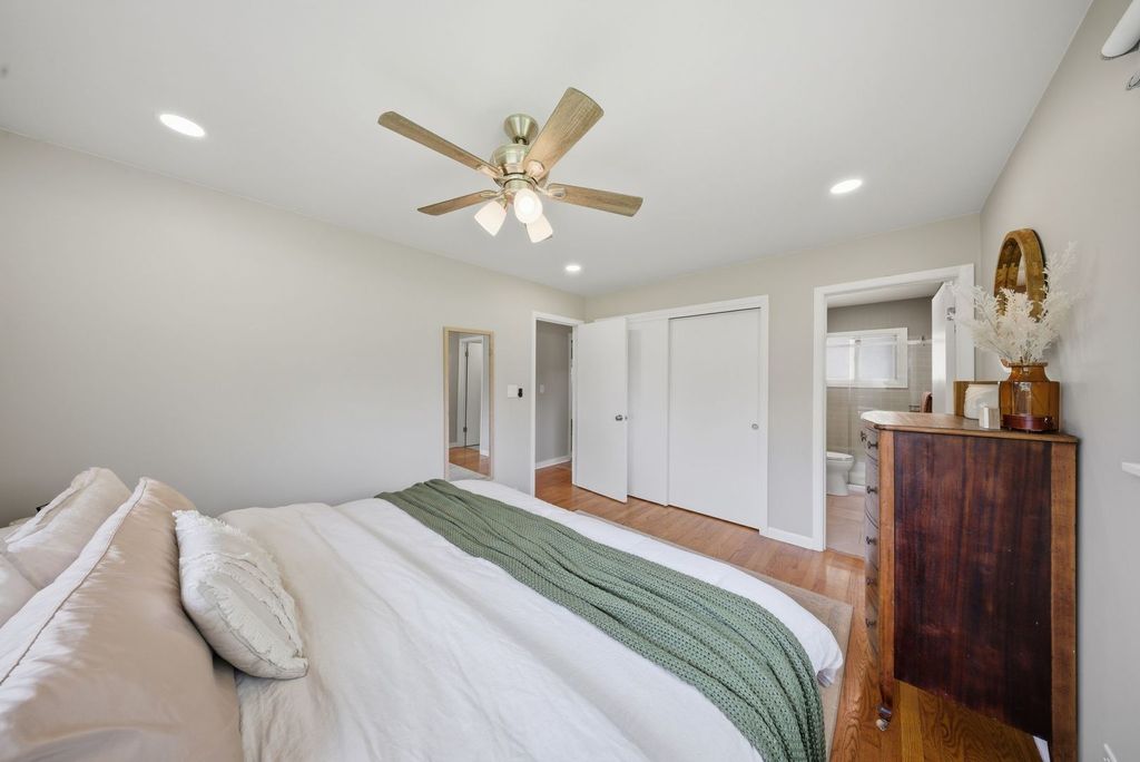 Image 13 of property listing at 11N980 Almora Terrace, Elgin, IL 60124