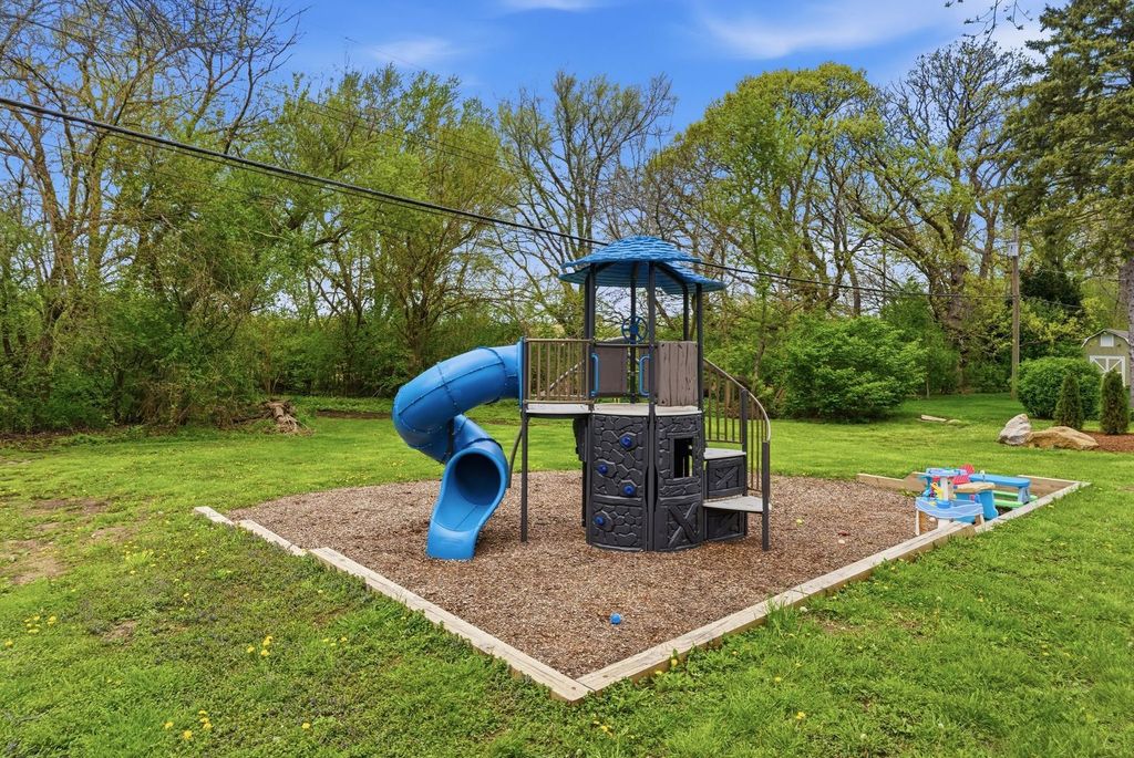 Image 25 of property listing at 11N980 Almora Terrace, Elgin, IL 60124