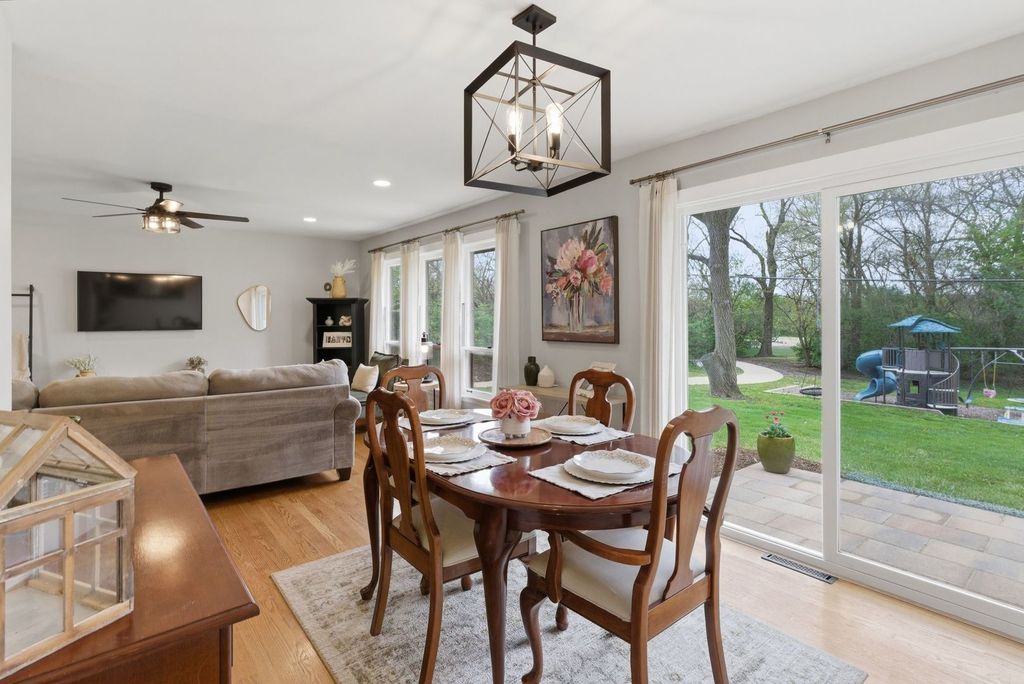 Image 7 of property listing at 11N980 Almora Terrace, Elgin, IL 60124