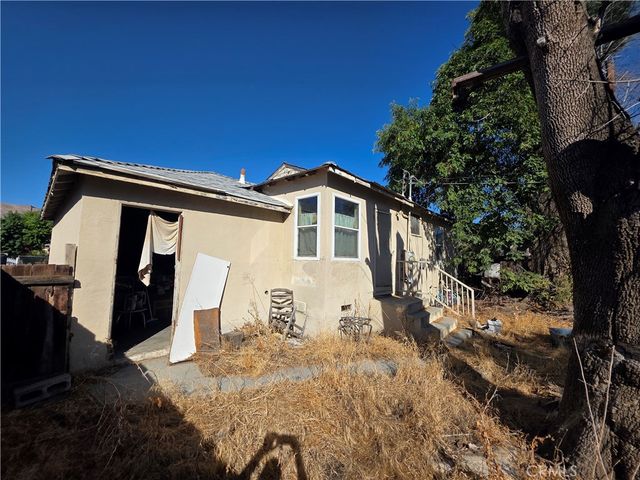264 N Dillon, San Jacinto, CA 92583
