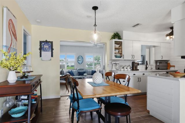 510 CIRCLEWOOD DRIVE P1-2, Venice, FL 34293