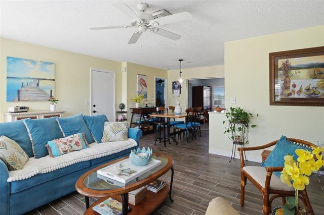 510 CIRCLEWOOD DRIVE P1-2, Venice, FL 34293