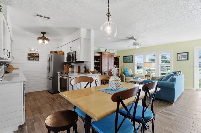 510 CIRCLEWOOD DRIVE P1-2, Venice, FL 34293