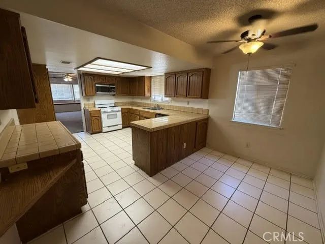 17950 Fremontia, Victorville, CA 92395