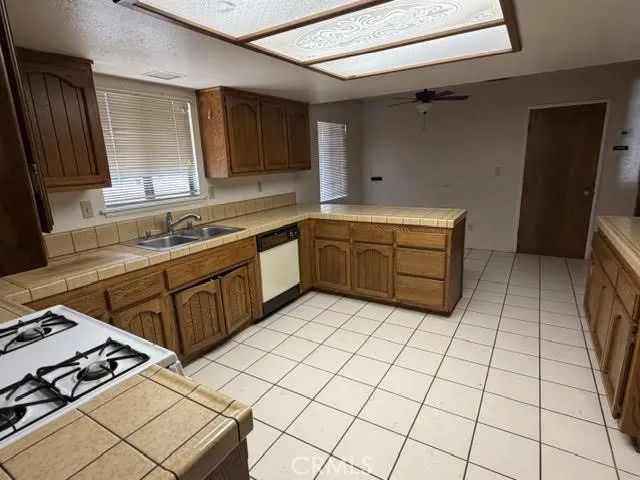 17950 Fremontia, Victorville, CA 92395