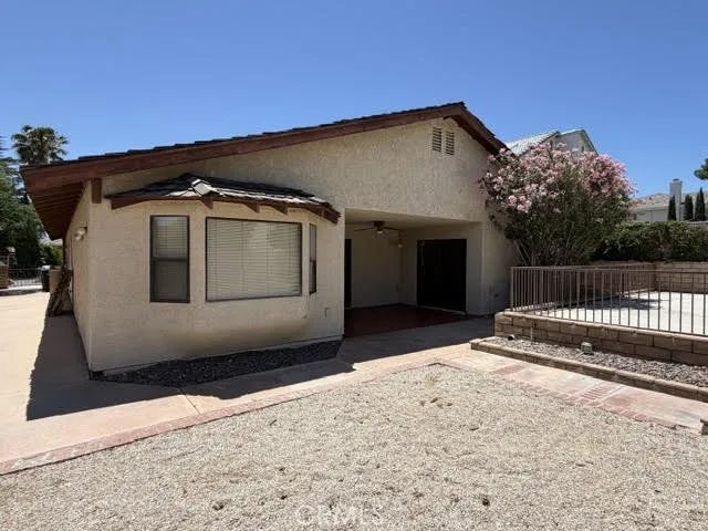 17950 Fremontia, Victorville, CA 92395