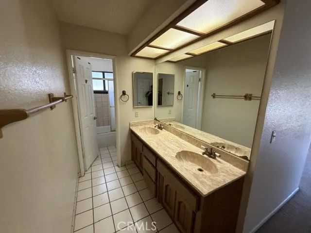 17950 Fremontia, Victorville, CA 92395