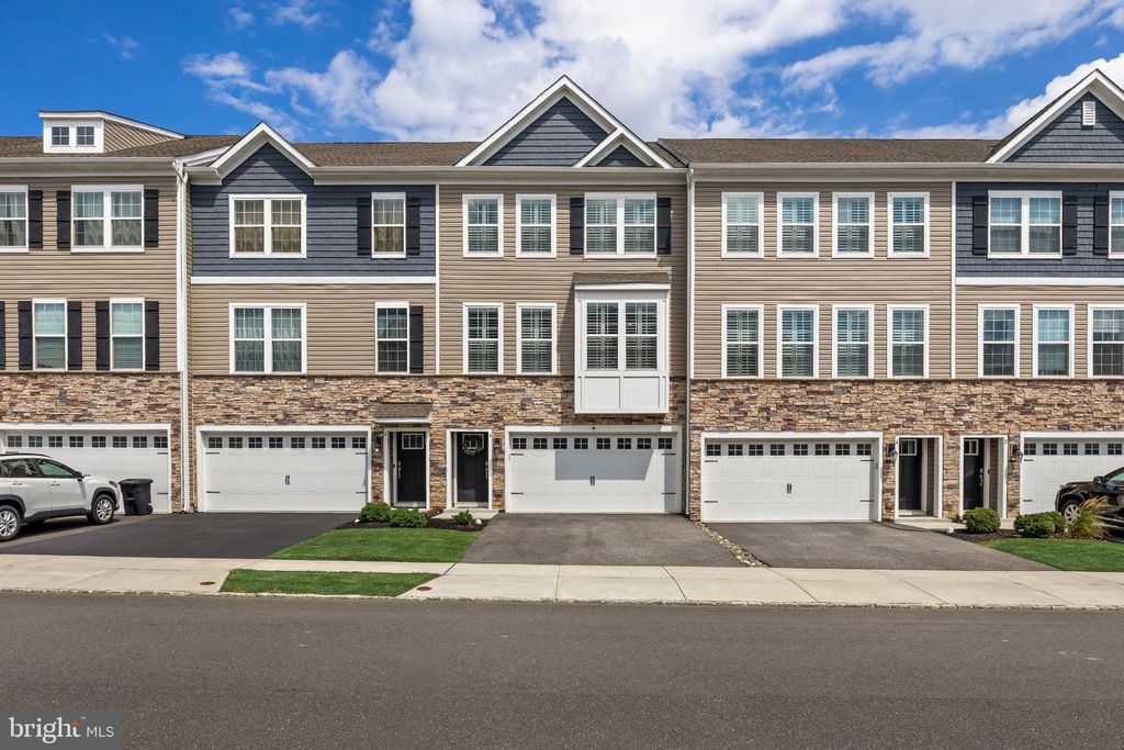 6 CARDINAL WAY, Mount Laurel, NJ 08054