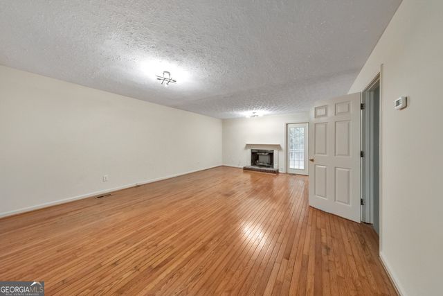 1005 Kennesborough Road NW, Kennesaw, GA 30144