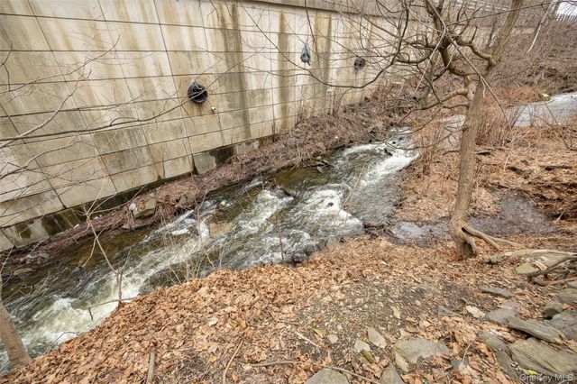 24-28 Vineyard Avenue, Highland, NY 12528