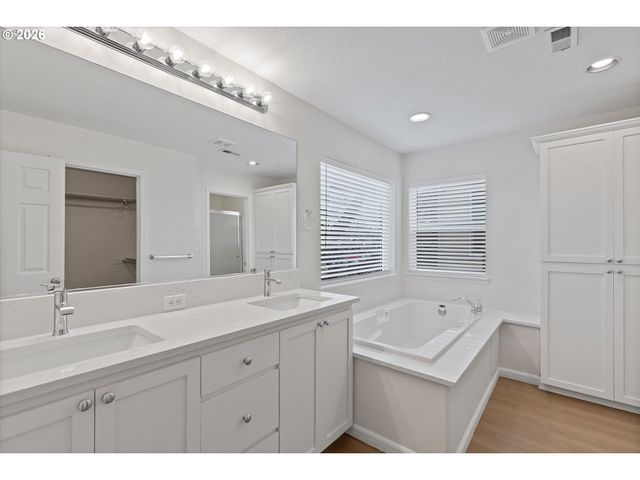 20825 Sw RAVENSWOOD St, Beaverton, OR 97078