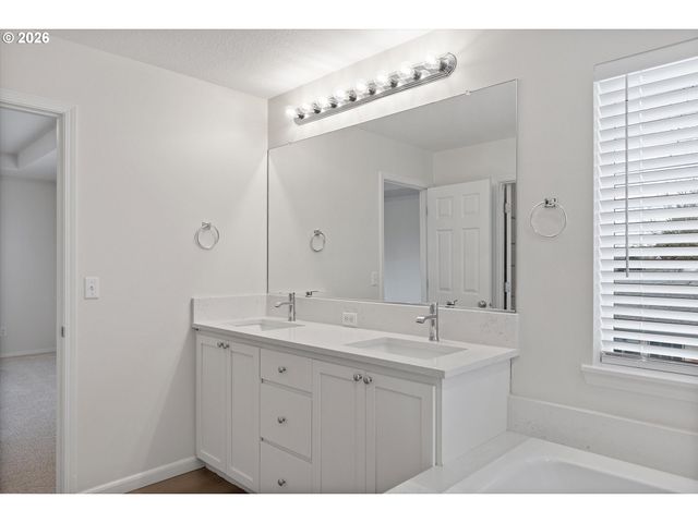 20825 Sw RAVENSWOOD St, Beaverton, OR 97078