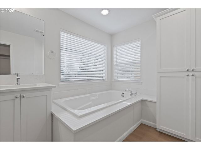 20825 Sw RAVENSWOOD St, Beaverton, OR 97078