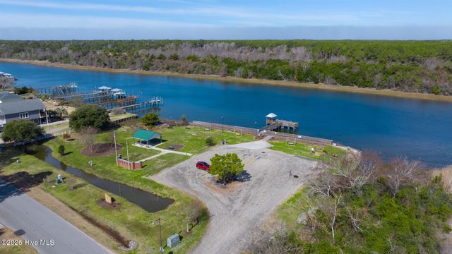 120 NE 17th Street, Oak Island, NC 28465