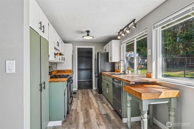 3418 SE Azalea Avenue, Port Orchard, WA 98366