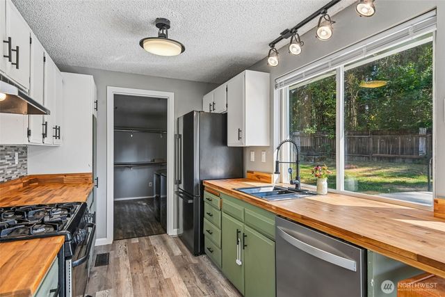 3418 SE Azalea Avenue, Port Orchard, WA 98366