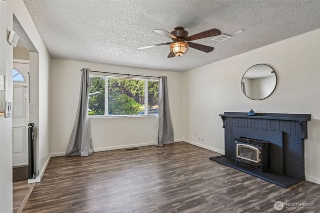 3418 SE Azalea Avenue, Port Orchard, WA 98366