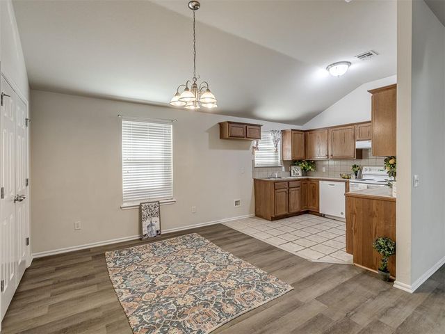 508 SW 38th Terrace, Moore, OK 73160