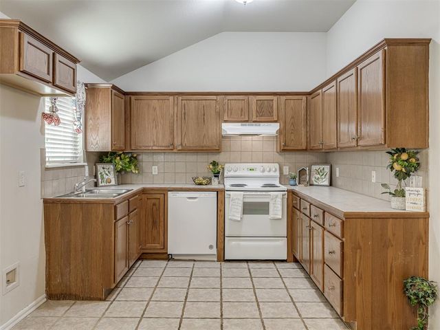 508 SW 38th Terrace, Moore, OK 73160