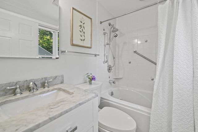 33 Cedar Acres Ln, Cohasset, MA 02025