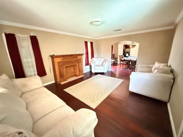4902 Austin Drive, Galveston, TX 77551