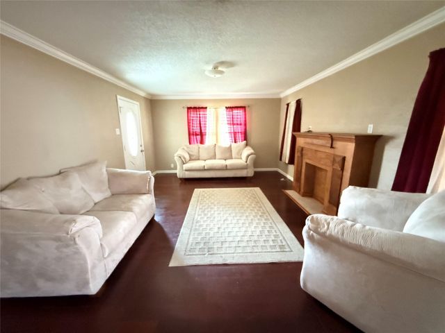 4902 Austin Drive, Galveston, TX 77551