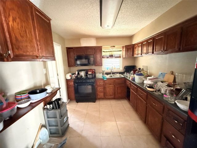 4902 Austin Drive, Galveston, TX 77551
