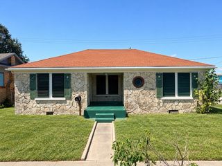 4902 Austin Drive, Galveston, TX 77551