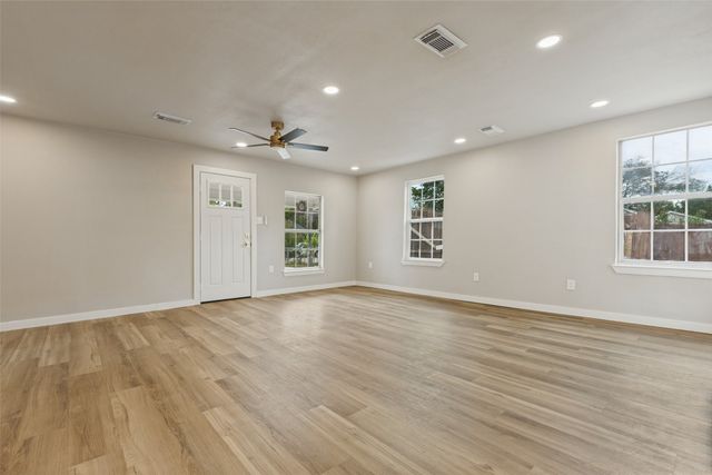 1239 Lonsdale Avenue, Dallas, TX 75217