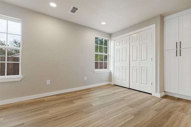 1239 Lonsdale Avenue, Dallas, TX 75217